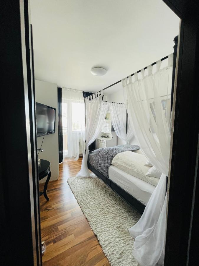 Little Cute Homey Apartman Satu Mare Exterior photo