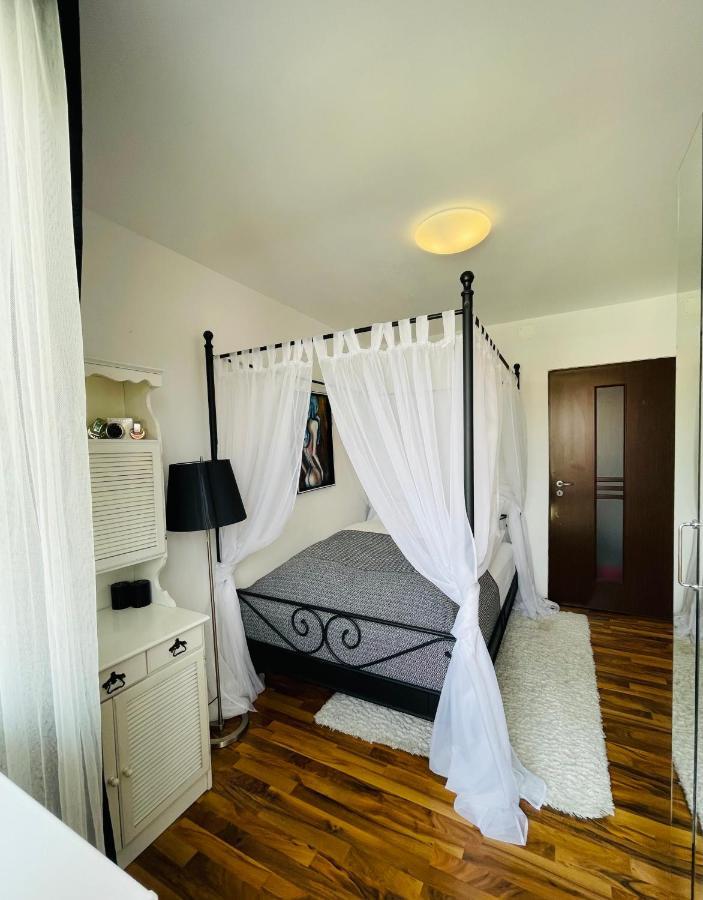 Little Cute Homey Apartman Satu Mare Exterior photo